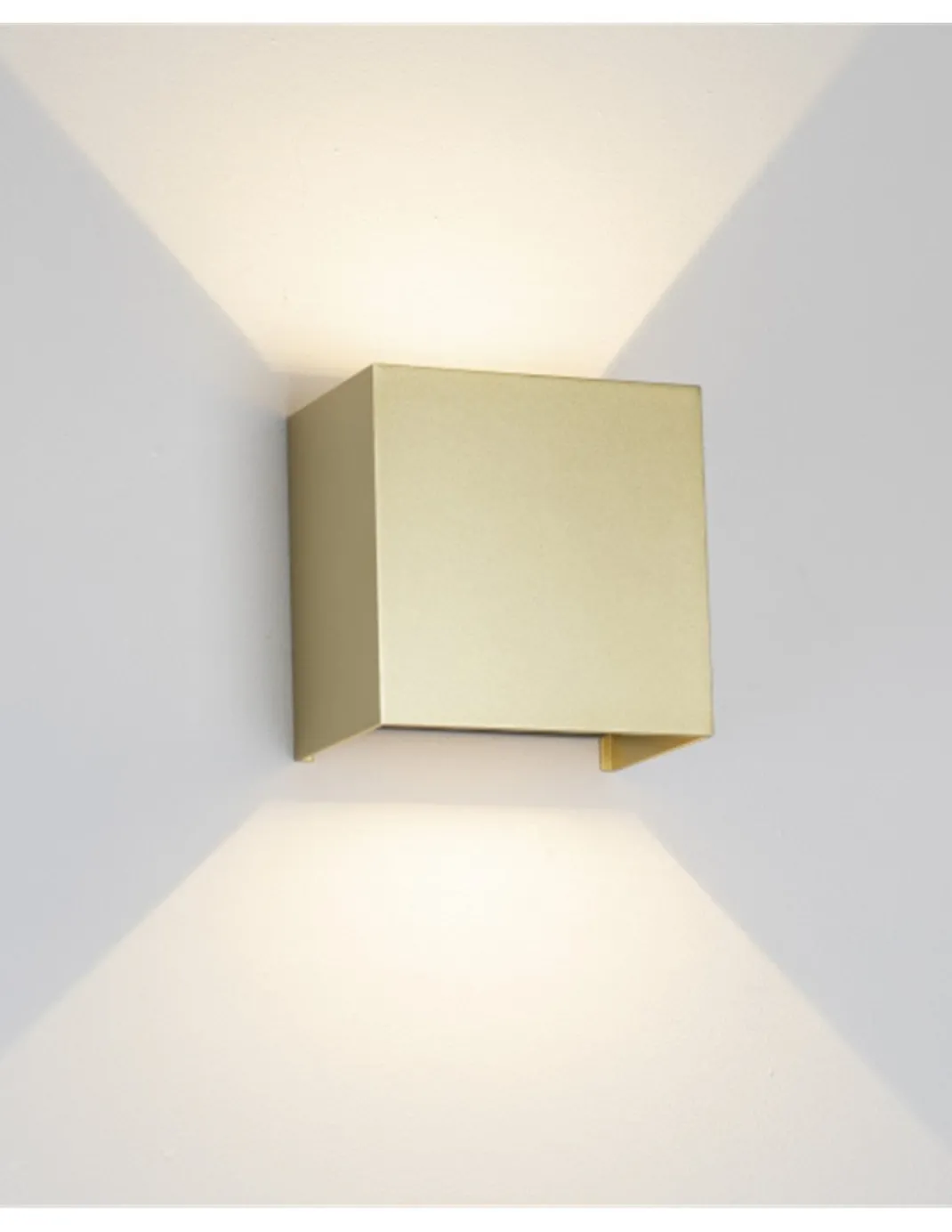 Aplique de pared Davos 20W - Mantra - Lámpara LED cuadrada con haz de luz regulable