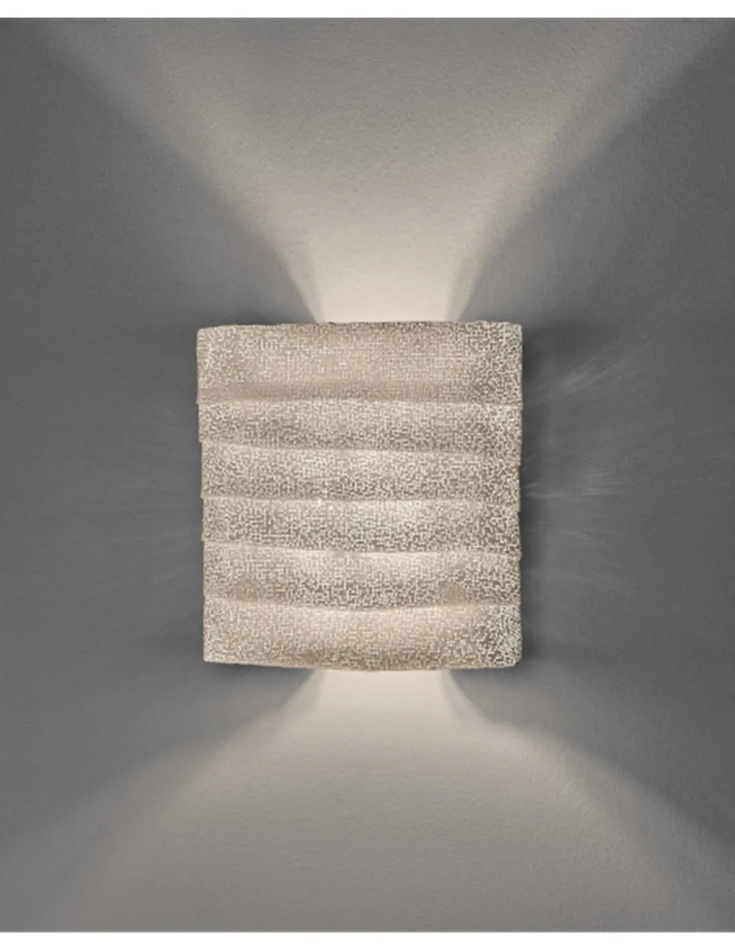 Aplique de pared Kala - a-emotional light - Diseño elegante de malla de acero inoxidable