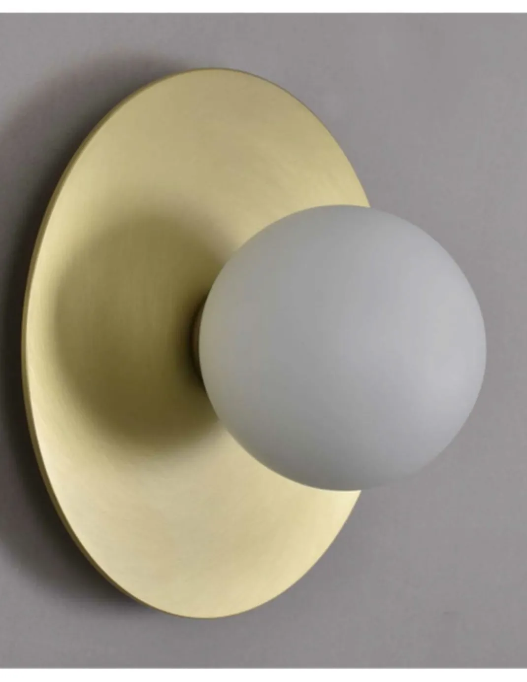 Aplique de pared Lineal – Fokobu – Lámpara bola en 3 colores
