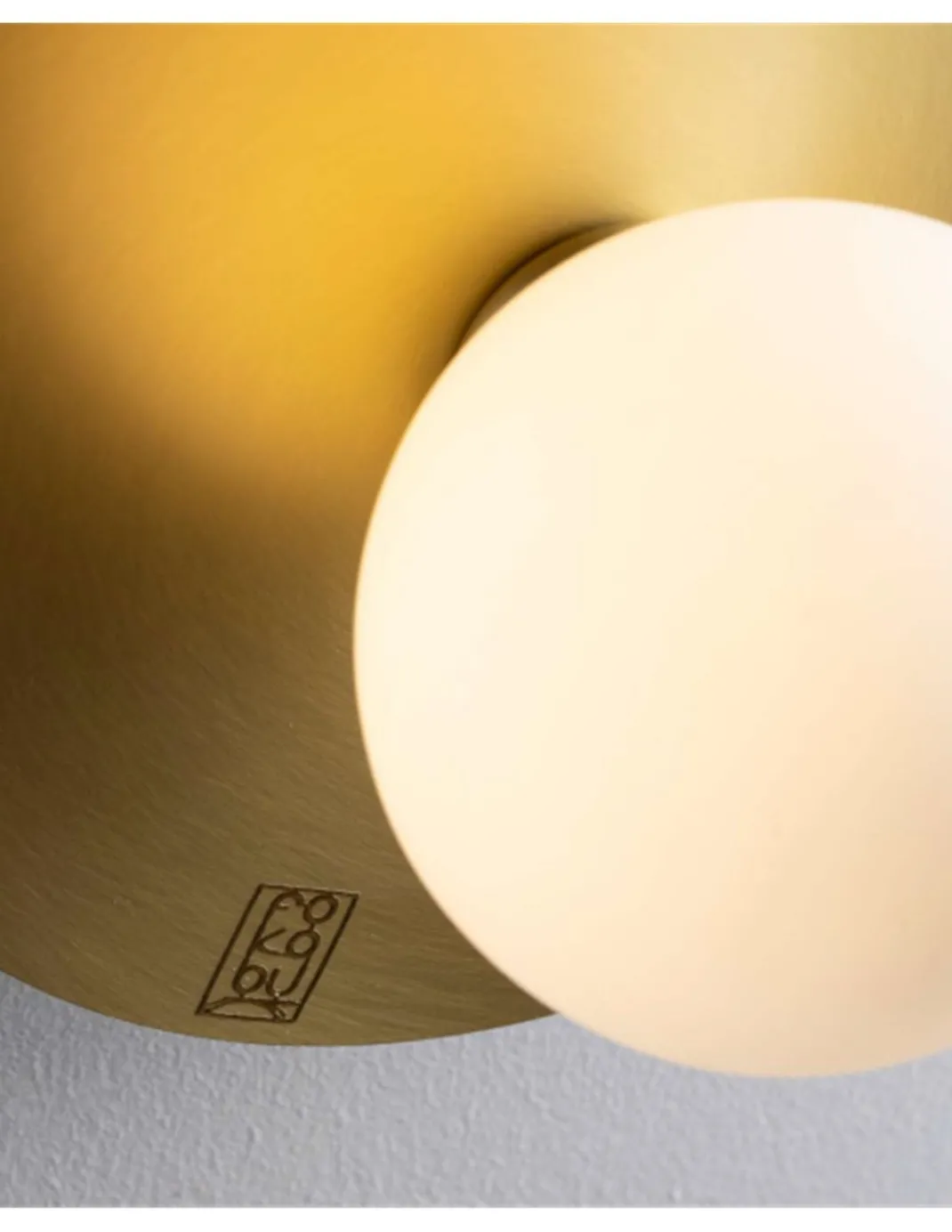 Aplique de pared Lineal – Fokobu – Lámpara bola en 3 colores