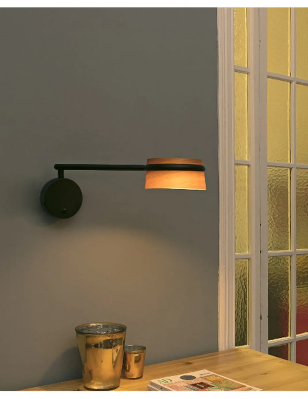 Aplique de pared Loop – Faro – Lámpara orientable con regulador táctil