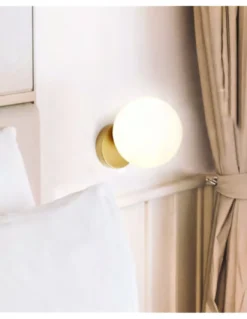 Aplique de pared Lymington – Luxcambra – Lámpara tipo bola, acabado dorado, Ø 14 cm