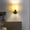 Aplique de pared Nila – Faro – Lámpara decorativa con pantalla de tela blanca