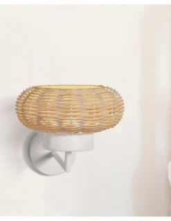 Aplique de pared Niuet – Luxcambra – Pantalla de mimbre natural, estructura blanca