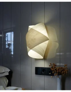 Aplique de pared Orbit - LZF - Lámpara de pared decorativa diseñada en chapa de madera artesanal, luz ambiental