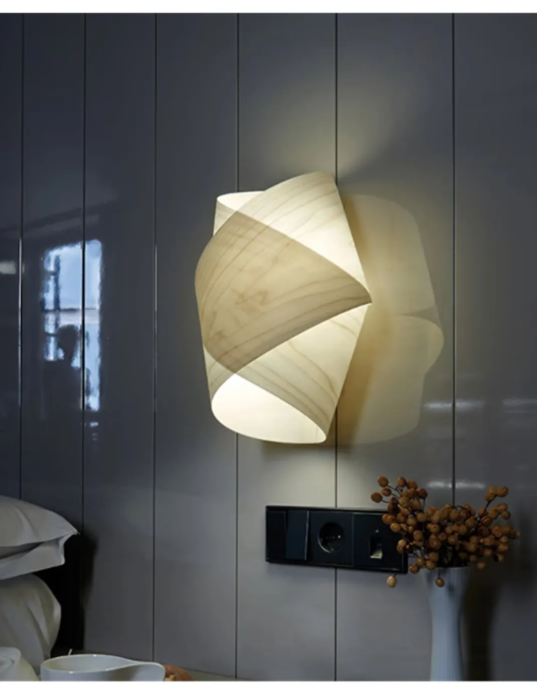 Aplique de pared Orbit - LZF - Lámpara de pared decorativa diseñada en chapa de madera artesanal, luz ambiental