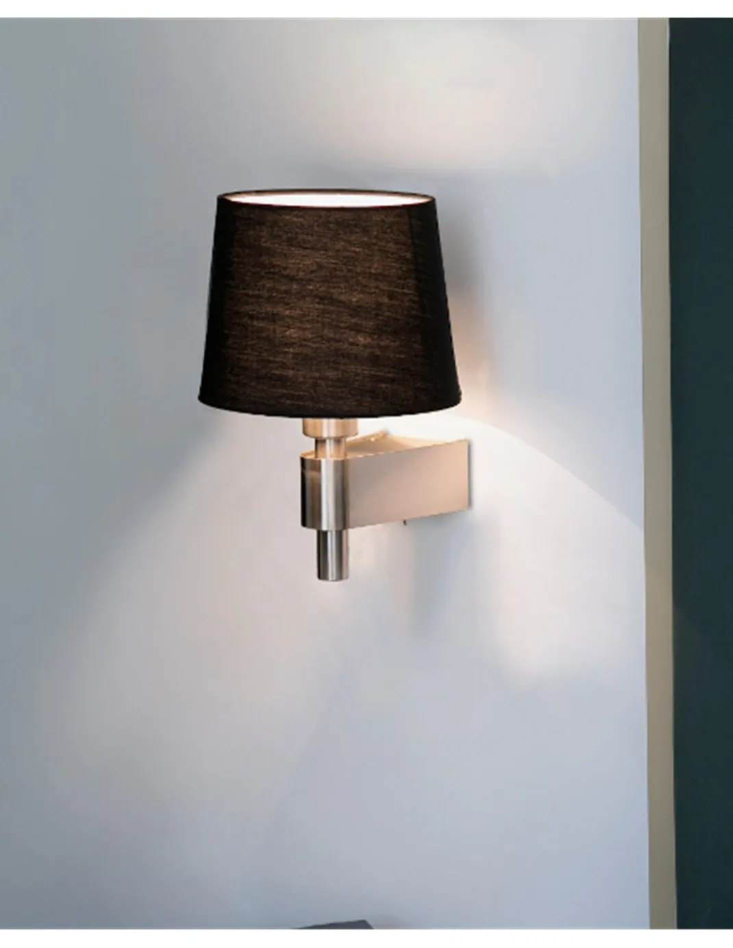 Aplique de pared Room - Faro - Lámpara moderna con pantalla de tela en blanco o negro