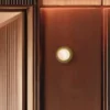 Aplique de pared Royal Disc - Robin - Pantalla esférica de alabastro, diseño dorado