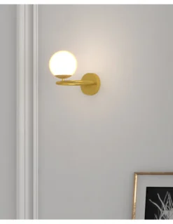 Aplique de pared Sphere – Pujol – Lámpara tipo bola, Pantalla inclinable