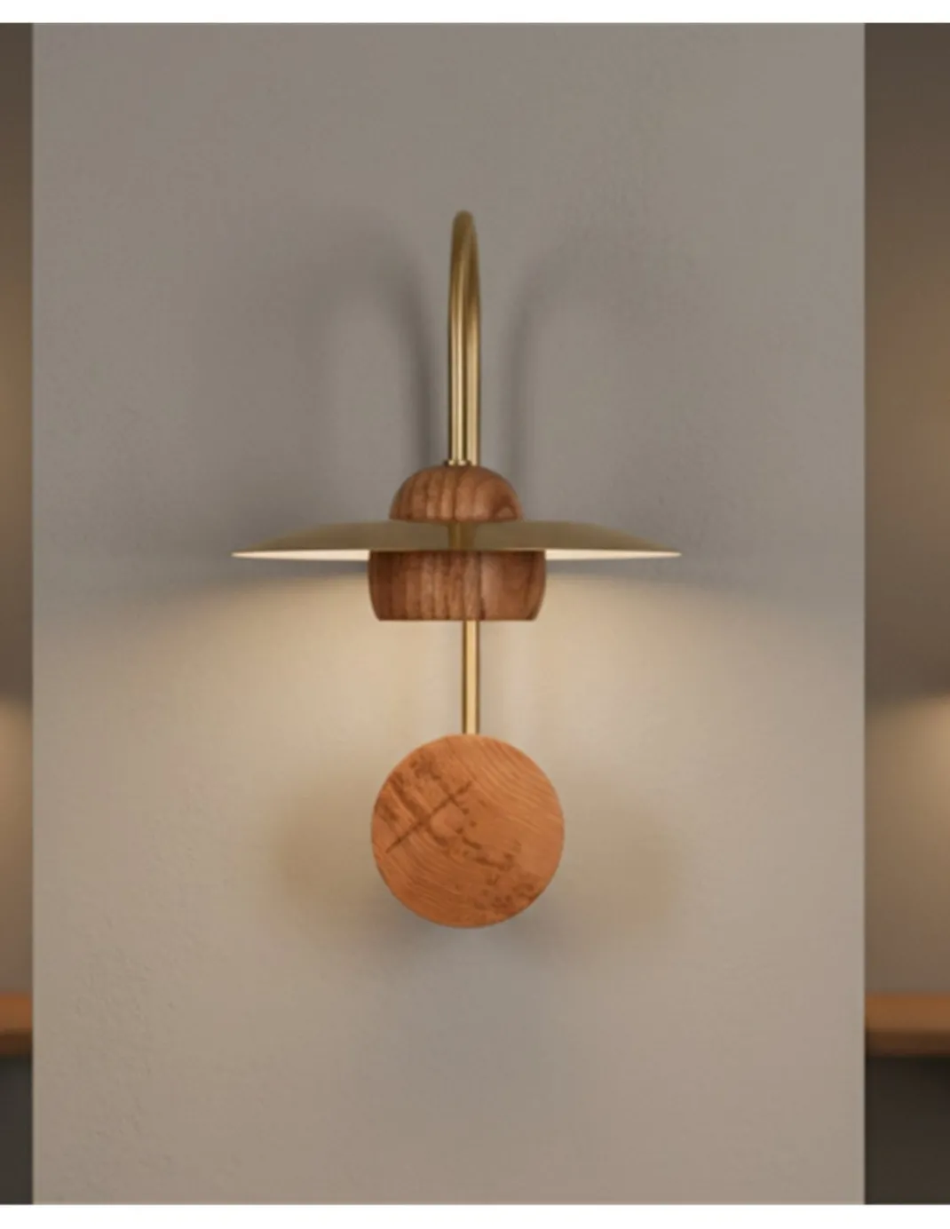 Aplique de pared Txapela - Pedret Lighting - Lámpara decorativa de madera de roble con disco de latón