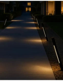 Baliza exterior Solid Outdoor Bollard - B.lux - Diseño tubular inclinado con óptica darklight