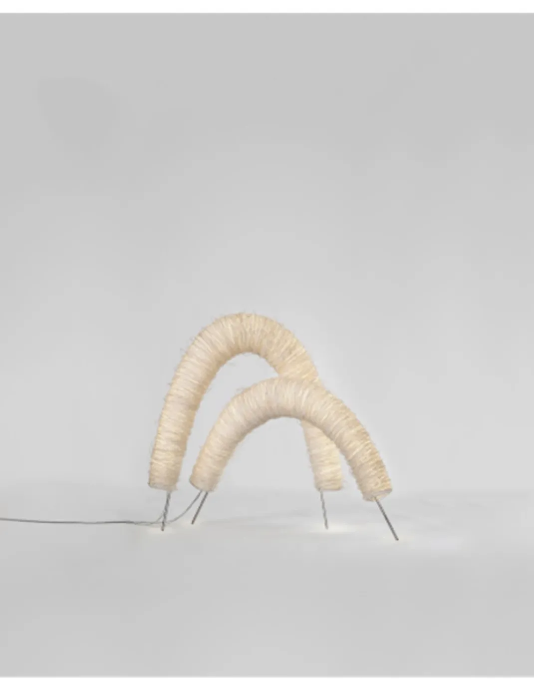 Lampara de mesa Arc - a-emotional light - Diseño decorativo de cordón blanco