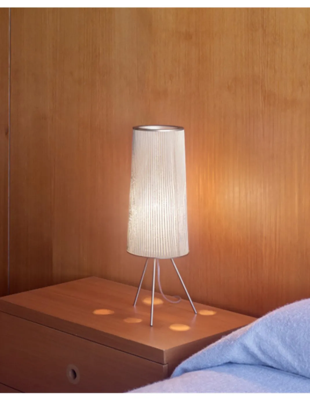 Lampara de mesa Ura - a - emotional light - Lámpara trípode de malla decorativa