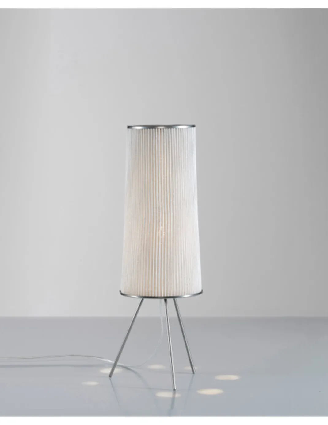 Lampara de mesa Ura - a - emotional light - Lámpara trípode de malla decorativa