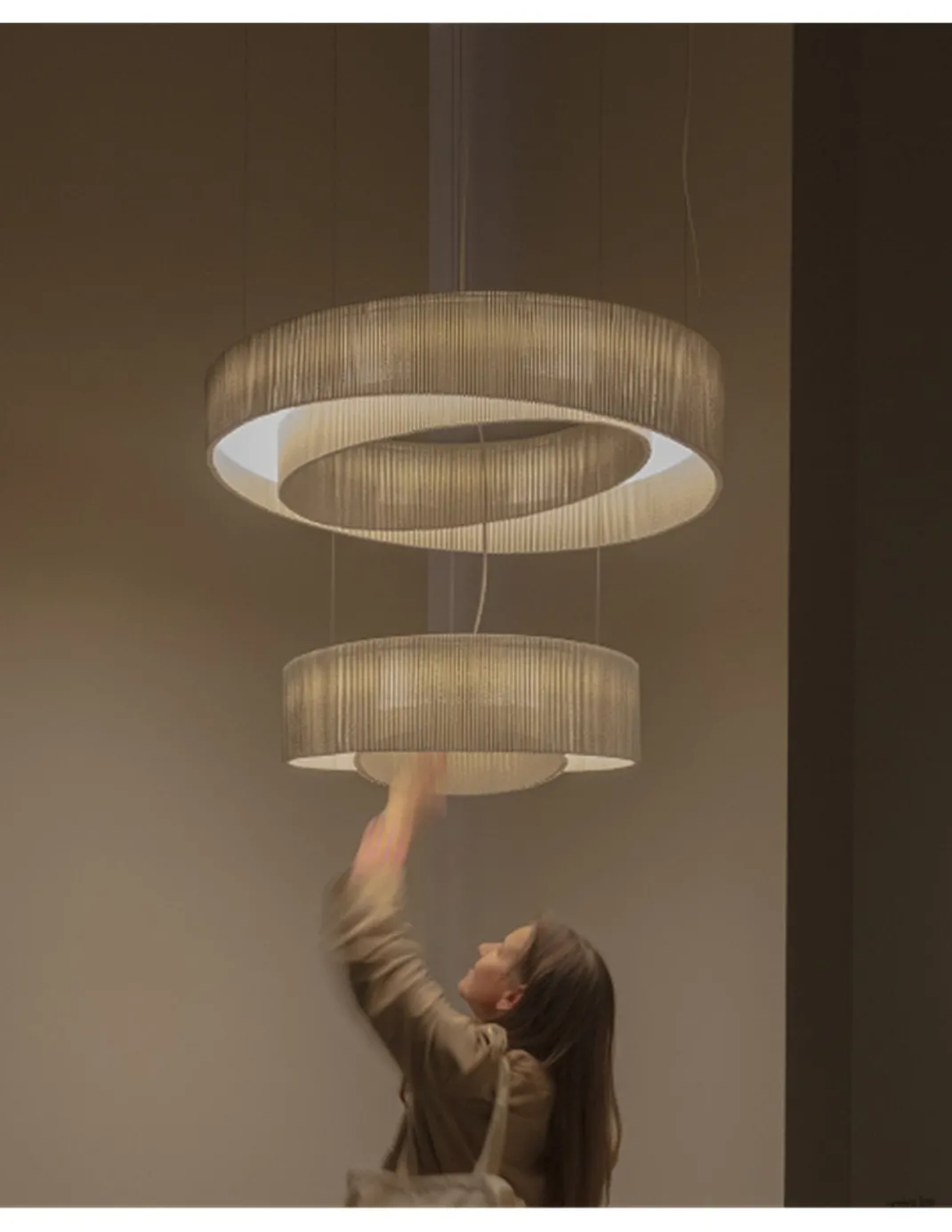 Lámpara colgante Anel - a-emotional light - Lámpara de diseño biomórfico y vanguardista, malla de acero