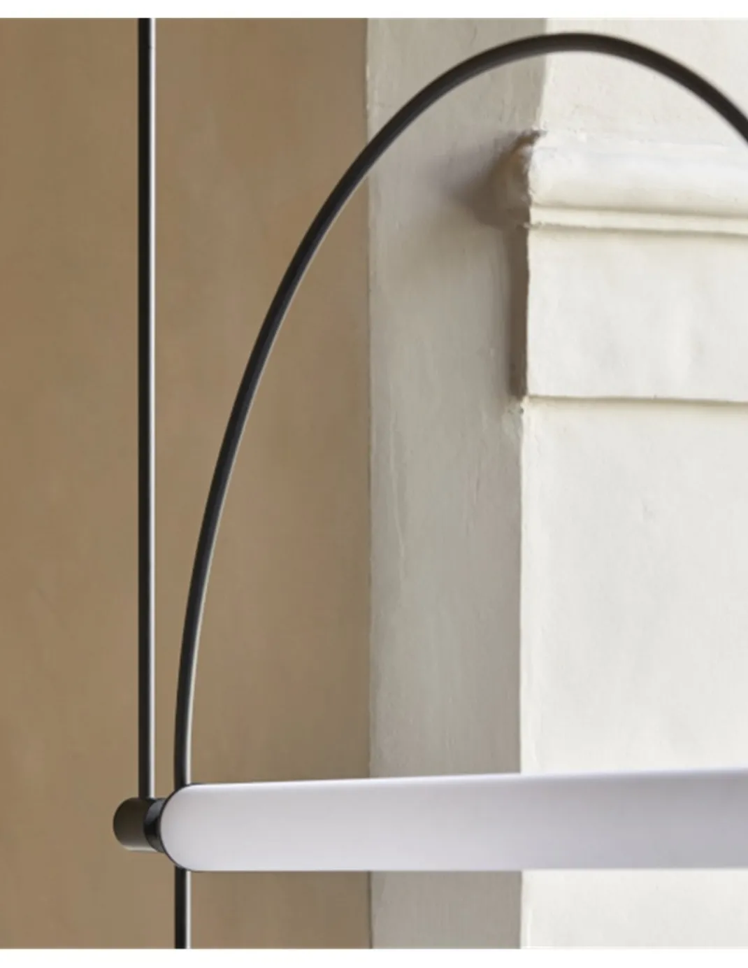 Lámpara colgante Arc – Aromas – Lámpara de techo decorativa, Dorada-Negra, LED 3000K