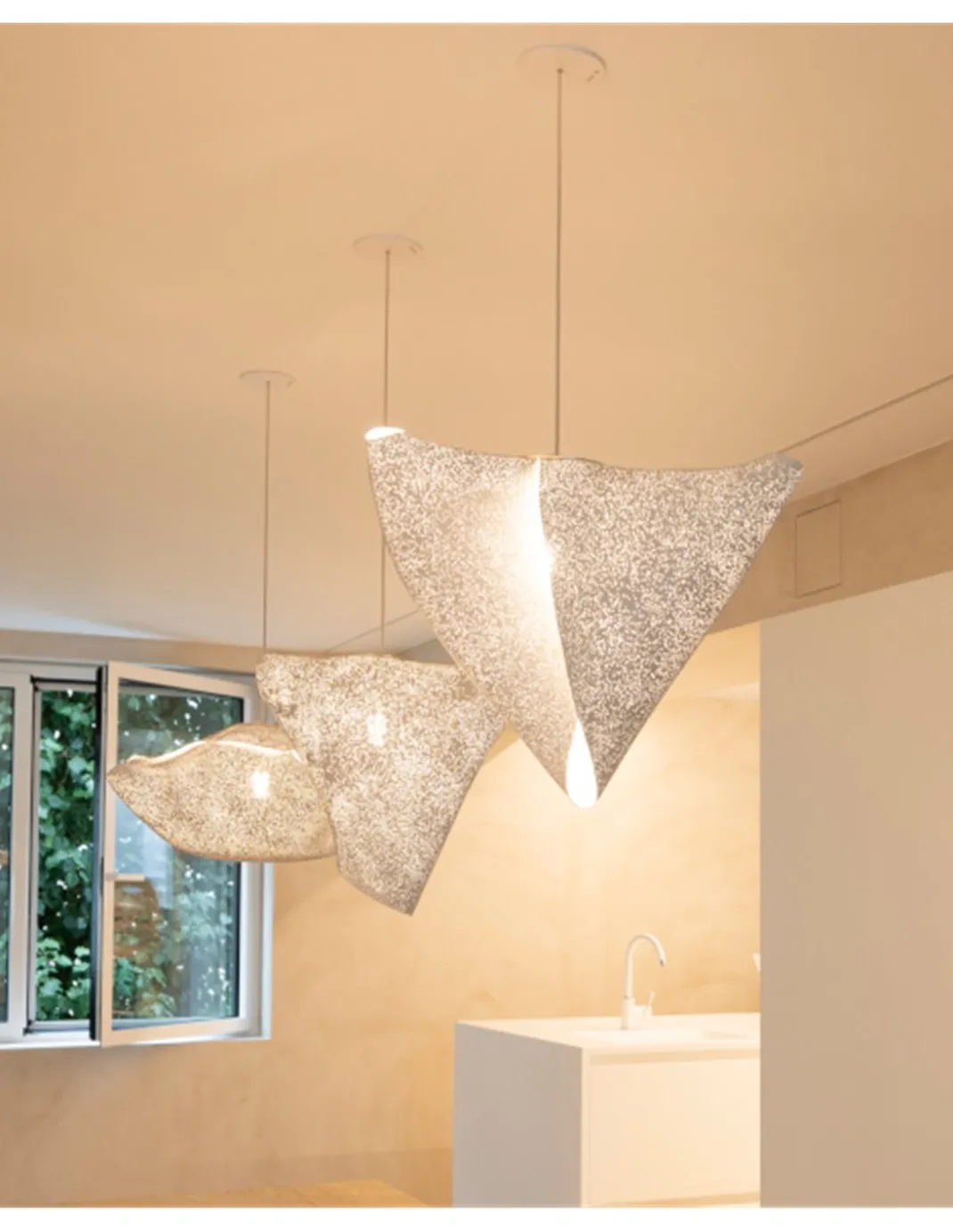 Lámpara colgante Ballet Relevé - a-emotional light - Diseño triangular