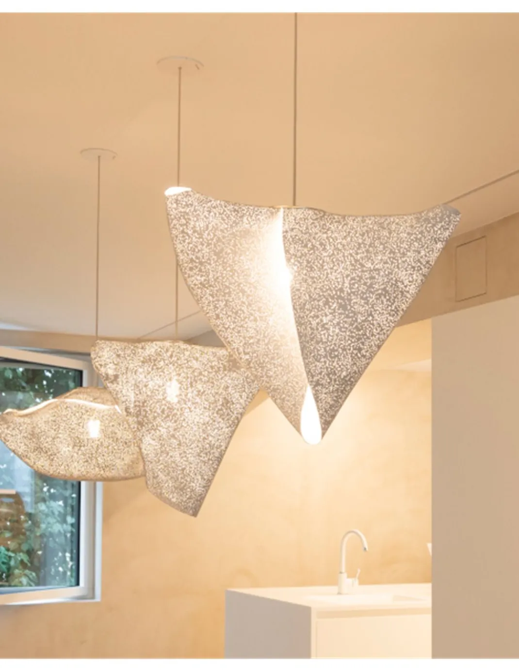 Lámpara colgante Ballet Relevé - a-emotional light - Diseño triangular