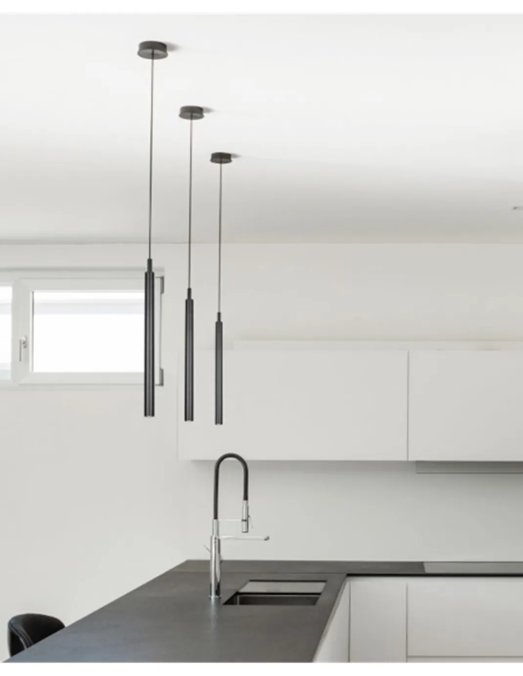 Lámpara colgante Milos - Luxcambra - Lámpara tubular negra, diseño minimalista, LED, Ø3 cm