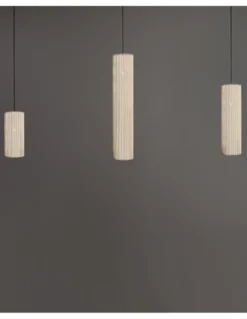 Lámpara colgante Núa - a-emotional light - Diseño vertical de malla metálica con textura decorativa