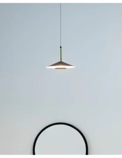 Lámpara Colgante Orion 1 luz - Mantra - Lámpara de techo elegante y minimalista, color negro o cuero y dorado