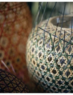 Lámpara colgante Pikul Single M - PET Lamp - Lámpara artesanal y reciclada, pantalla de fibra de bambú