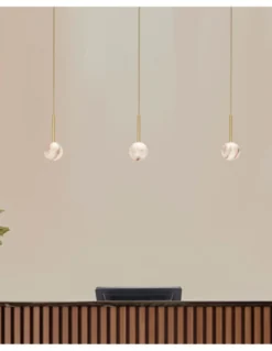 Lámpara colgante Royal Simple - Robin - Lámpara dorada con pantalla esférica de alabastro