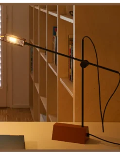 Lámpara de escritorio H2 – Luxcambra – Diseño moderno LED, pantalla orientable