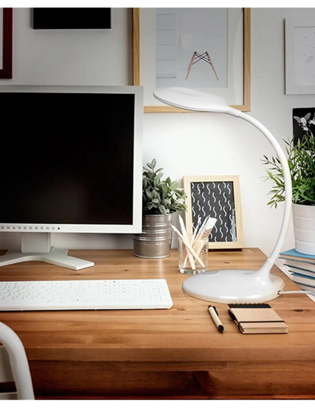 Lámpara de escritorio Scoop – Schuller – Brazo flexible, LED regulable