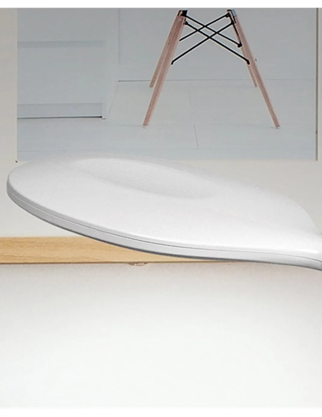 Lámpara de escritorio Scoop – Schuller – Brazo flexible, LED regulable