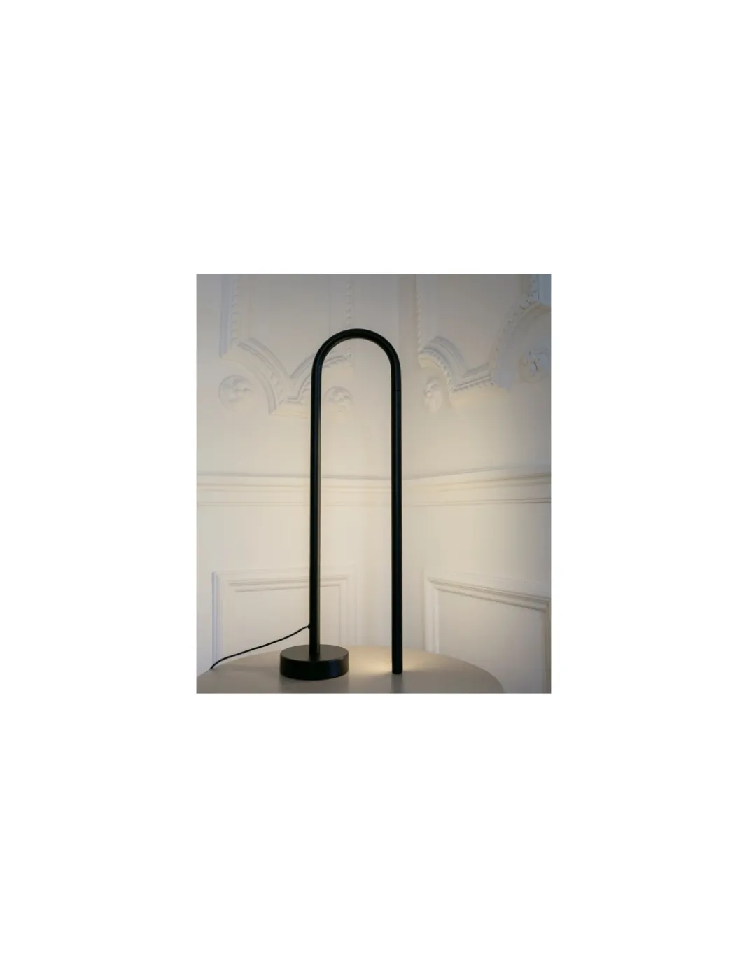 Lámpara de Mesa Bow - Nexia - LED, diseño minimalista y moderno