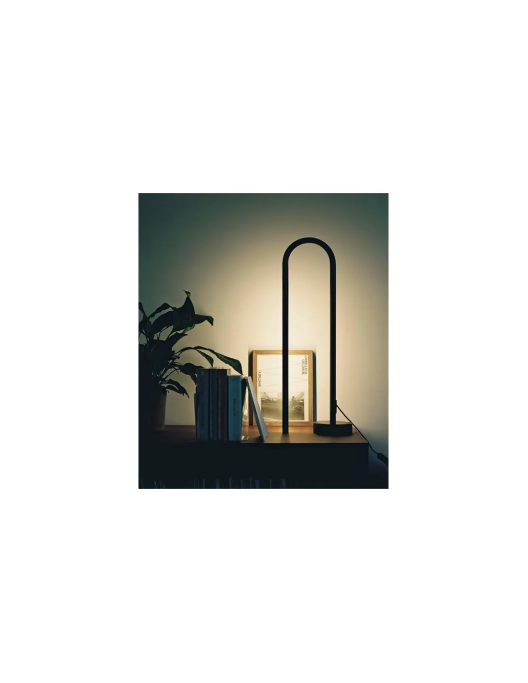 Lámpara de Mesa Bow - Nexia - LED, diseño minimalista y moderno