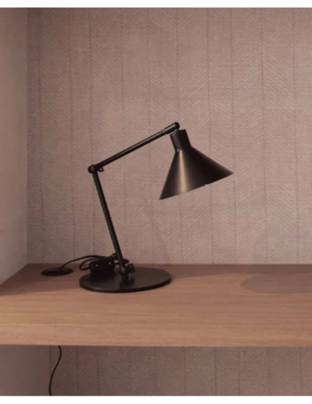 Lámpara de mesa Capuchina - Luxcambra - Flexo articulable estilo industrial