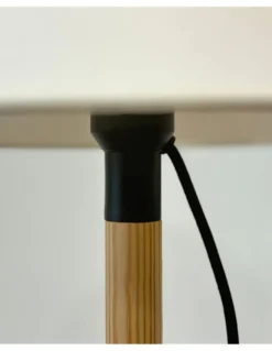 Lámpara de mesa Clasica - Luxcambra - Pantalla de pergamino y base de madera