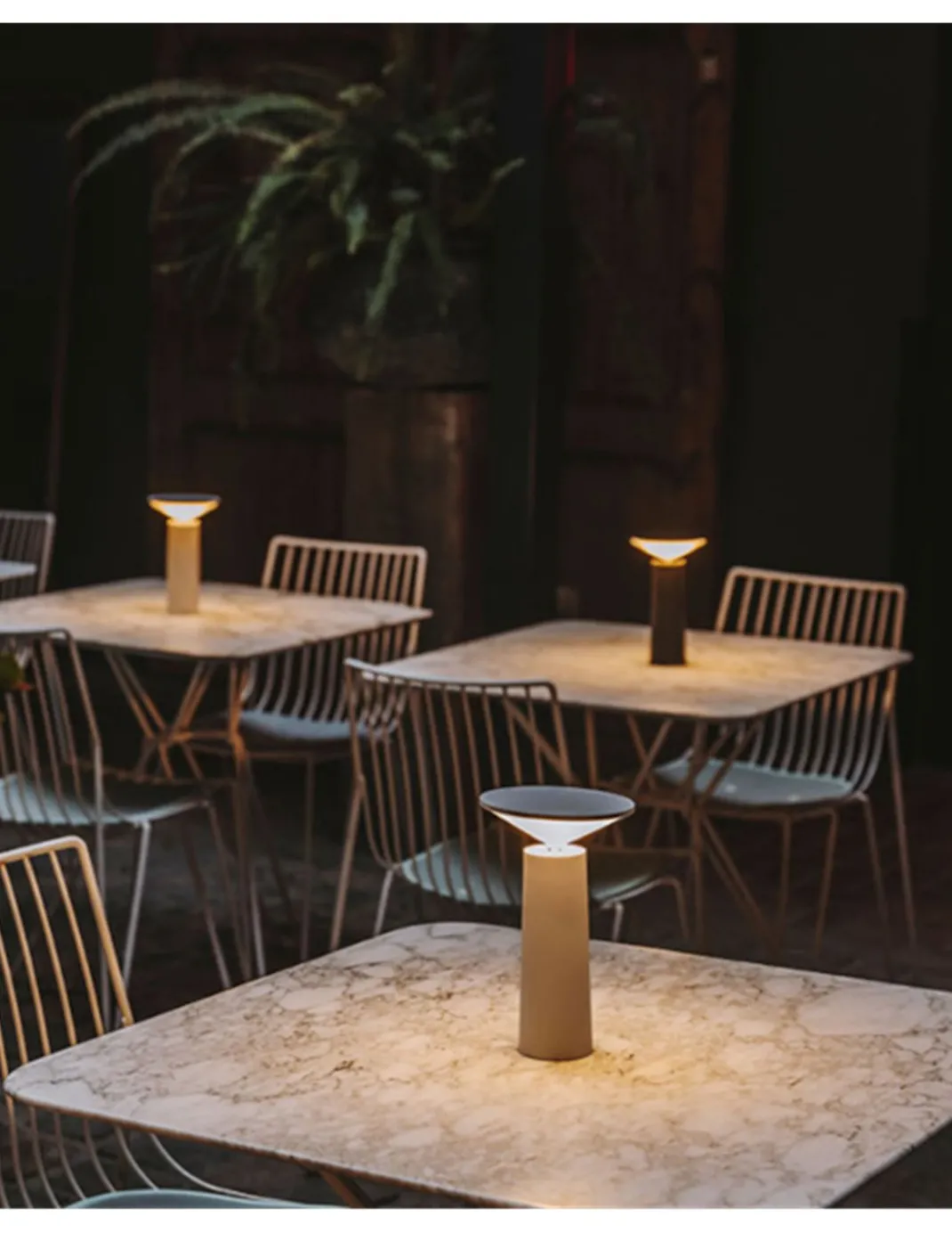 Lámpara de mesa Cocktail – LedsC4 – Regulable y con batería