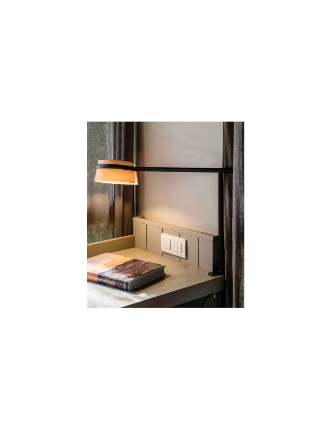 Lámpara de mesa de metal y madera LED orientable 350º y regulable en intensidad 2700K – Loop – Faro