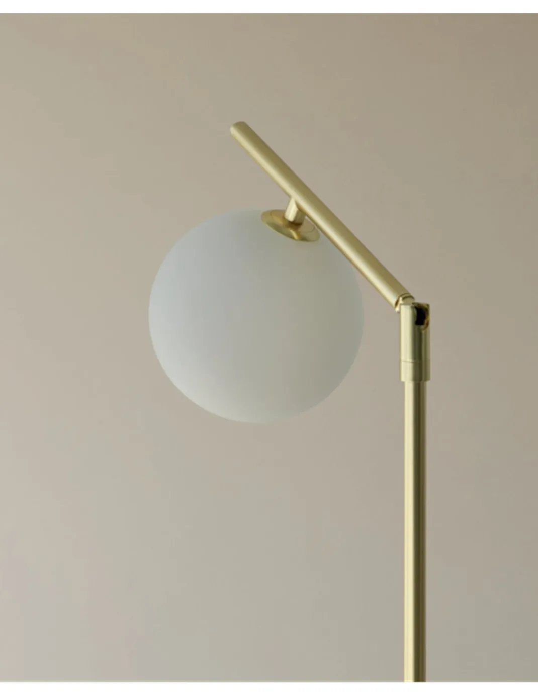 Lámpara de mesa Endo - Aromas. Lámpara tipo bola, Metal+vidrio soplado, LED 2700K