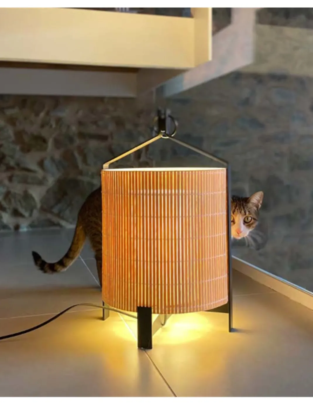 Lámpara de mesa Fanal – Luxcambra – Pantalla de lamas de madera