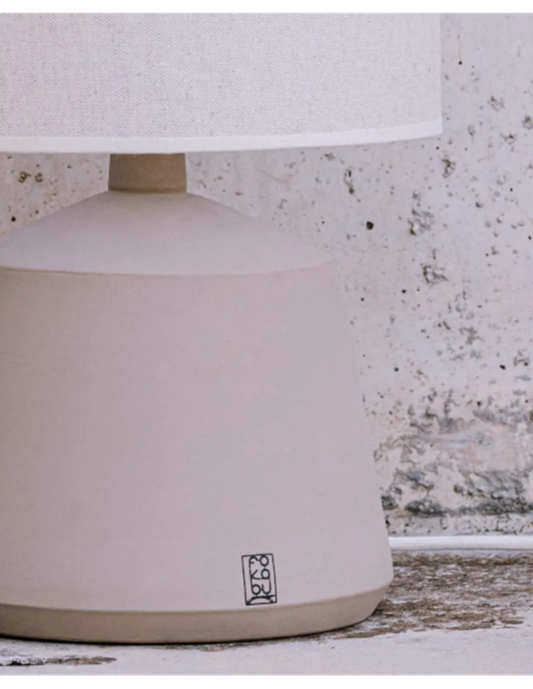 Lámpara de mesa Ibiza – Fokobu – Lámpara de cerámica con pantalla blanca