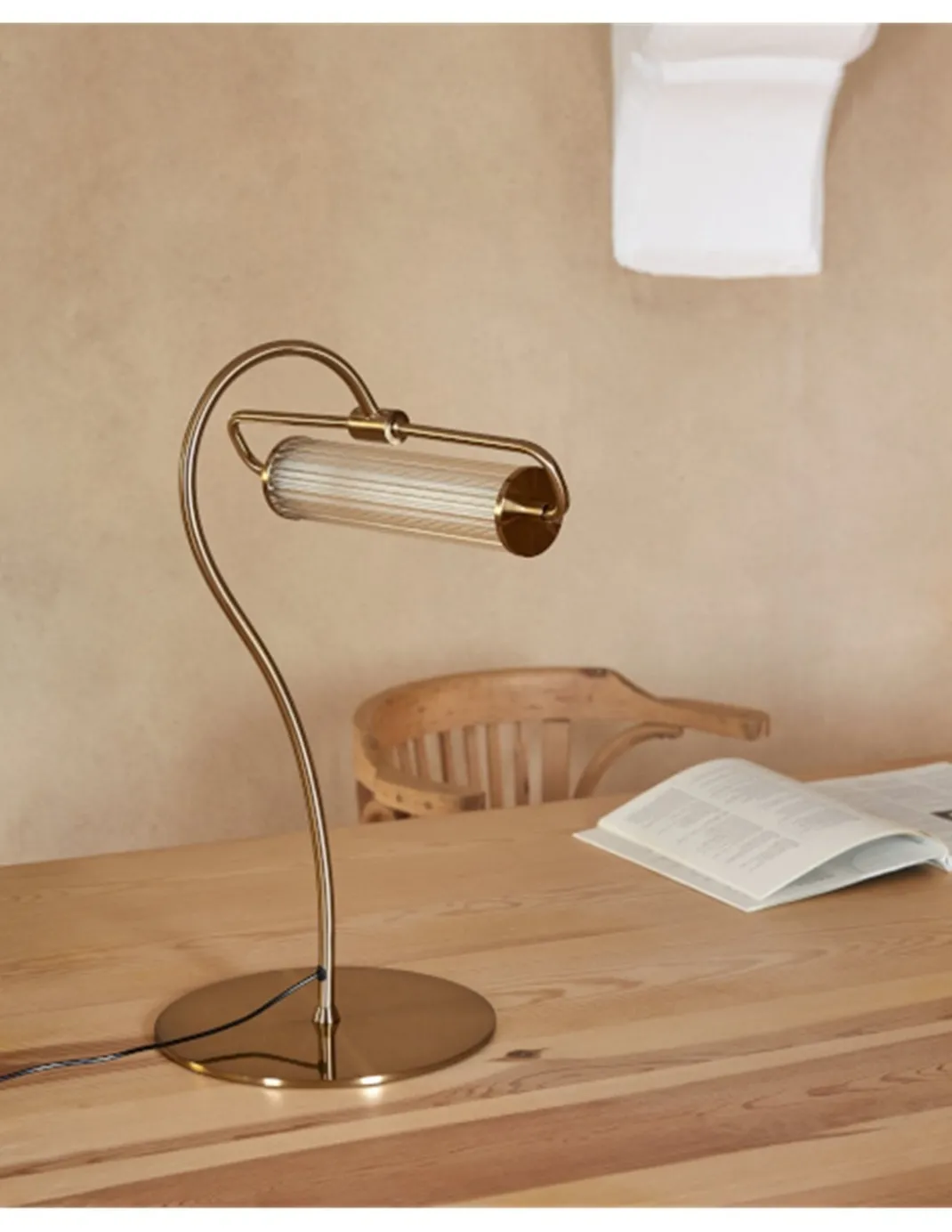 Lámpara de mesa Ison – Aromas – Lámpara clásica de vidrio estriado, LED 27leRegulable