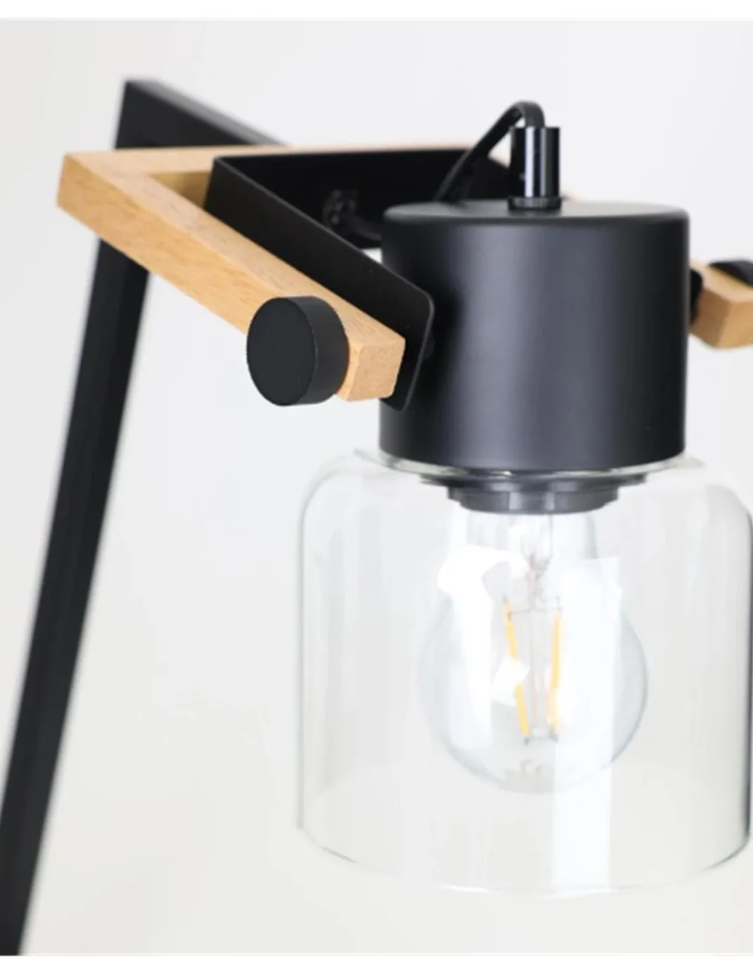 Lámpara de mesa Nordica - IDP Lampshades - Pantalla orientable, estilo industrial con calidez nórdica