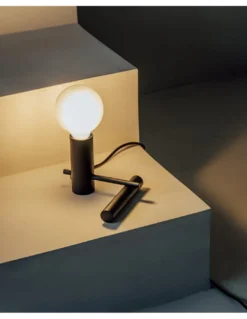 Lámpara de mesa Nude Tiny – LedsC4 – Lámpara minimalista en 3 colores