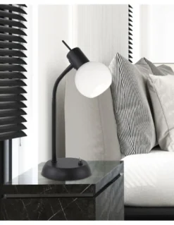 Lámpara de mesa Opal – AJP – Lámpara moderna con cabezal orientable