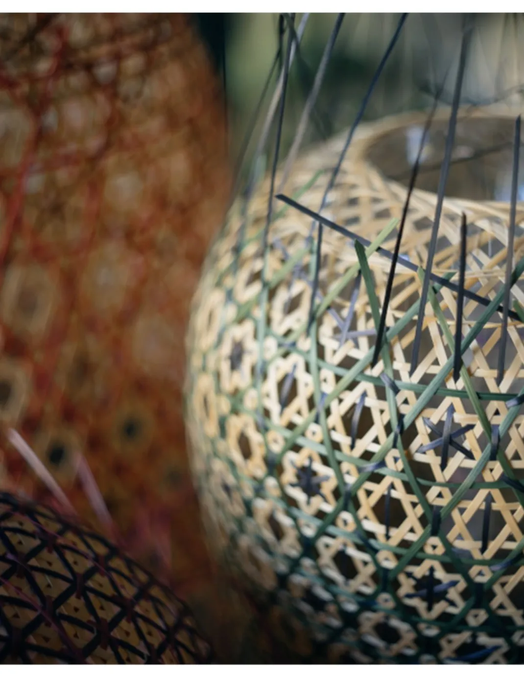 Lámpara de mesa Pikul - PET Lamp - Pantalla colgante de fibra natural de bambú