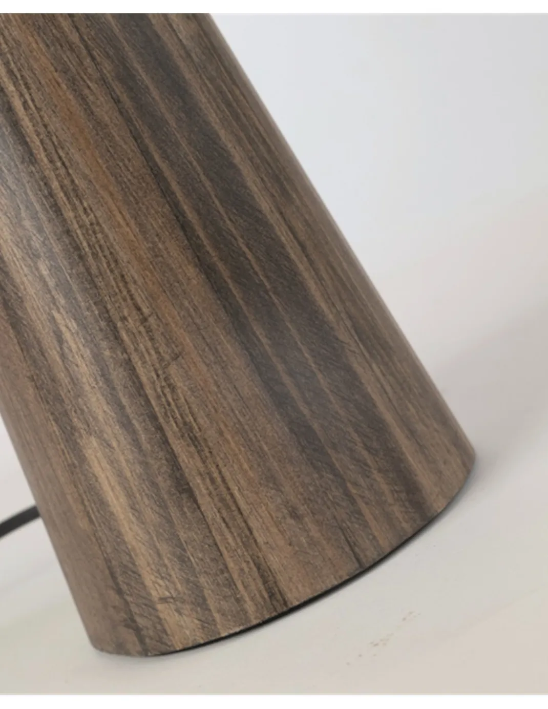 Lámpara de mesa Rodrigo - IDP Lampshades - Diseño minimalista y moderno de lino y madera