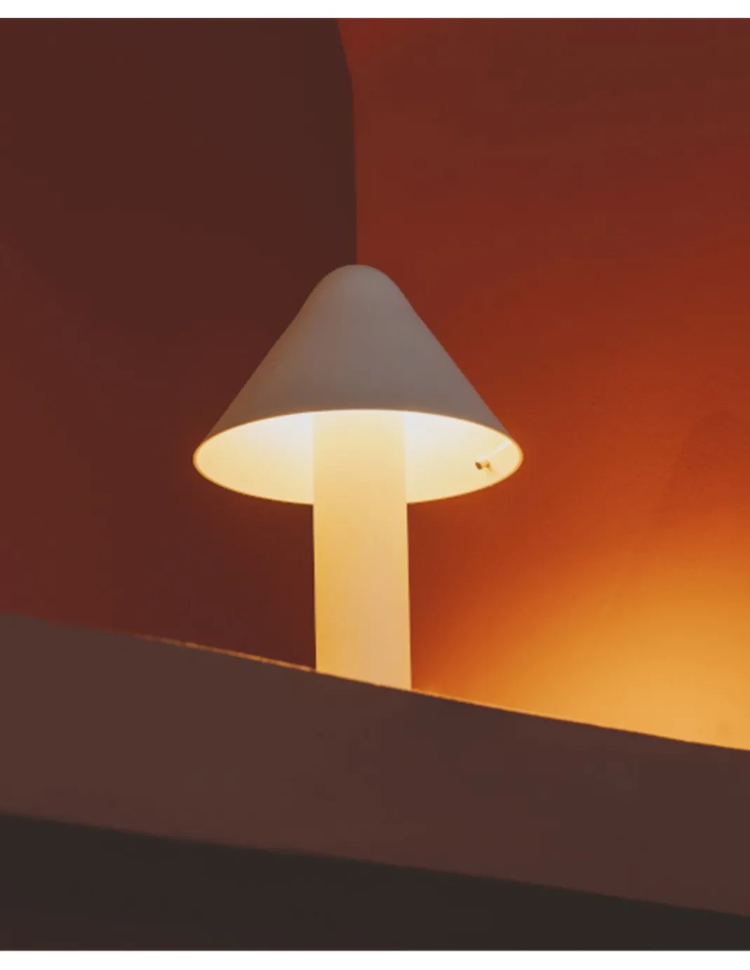 Lámpara de mesa Shita - Milan - Lámpara minimalista con pantalla orientable