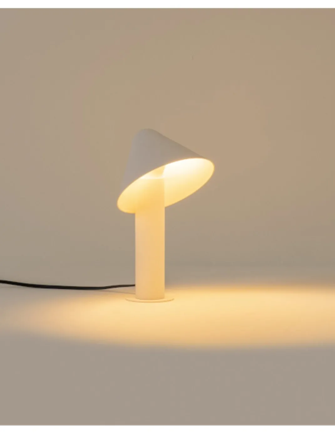 Lámpara de mesa Shita - Milan - Lámpara minimalista con pantalla orientable