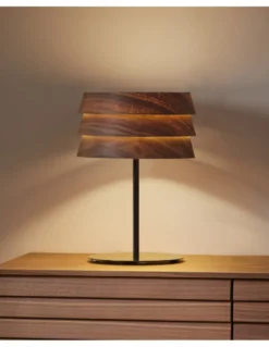 Lámpara de mesa Sussex - Punt Mobles - Diseño en madera con pantalla de lamas para aparador