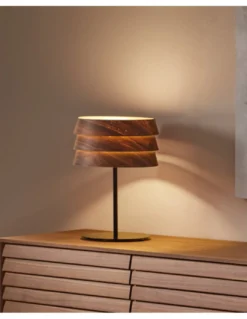 Lámpara de mesa Sussex - Punt Mobles - Diseño en madera con pantalla de lamas para aparador
