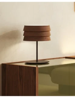 Lámpara de mesa Sussex - Punt Mobles - Diseño en madera con pantalla de lamas para aparador